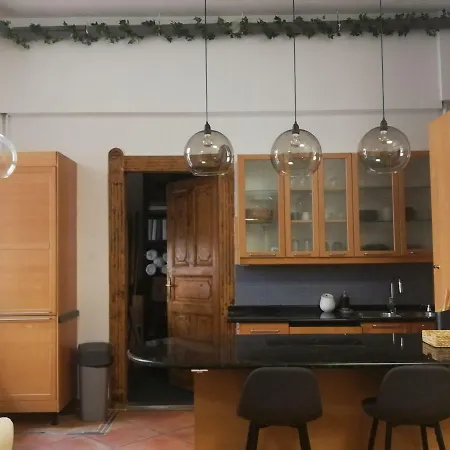 Classic Apartment, By Downtown & Metro *